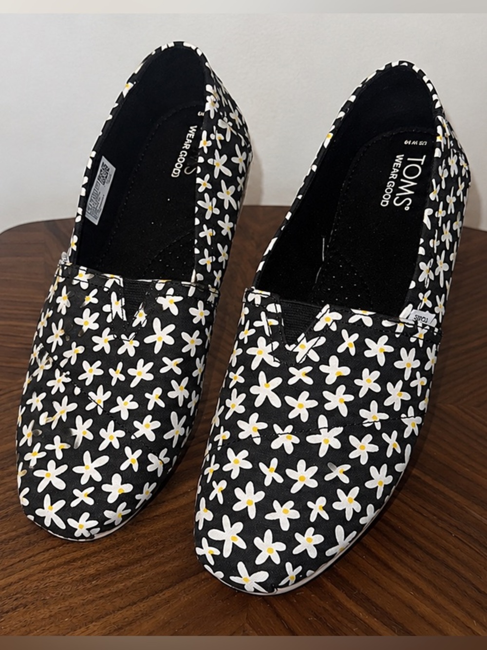 TOMS comfy shoes🌼